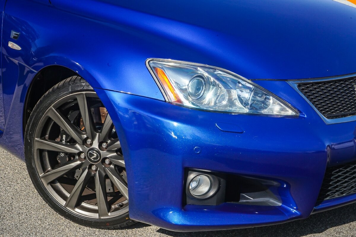 Lexus Is image 2