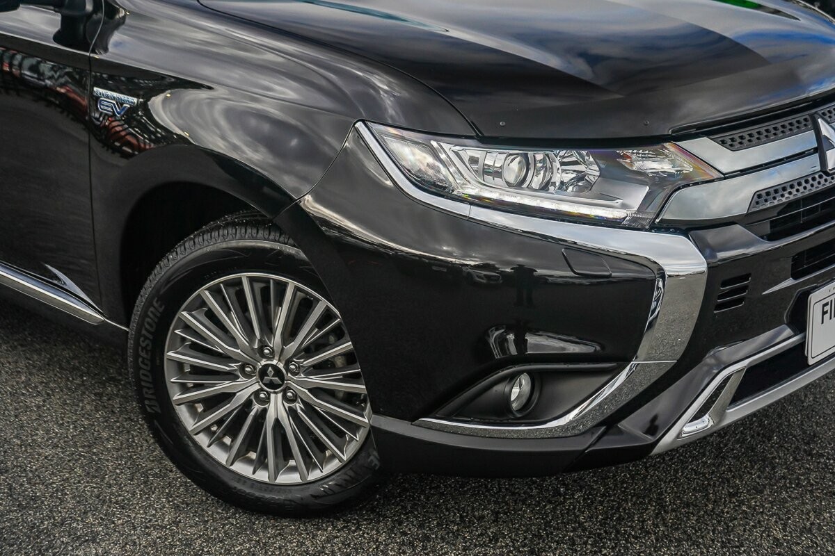 Mitsubishi Outlander image 2