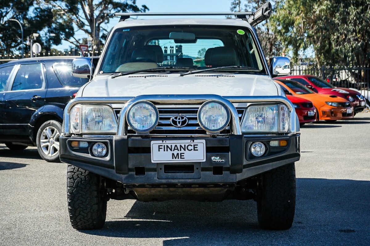 Toyota Landcruiser Prado image 3