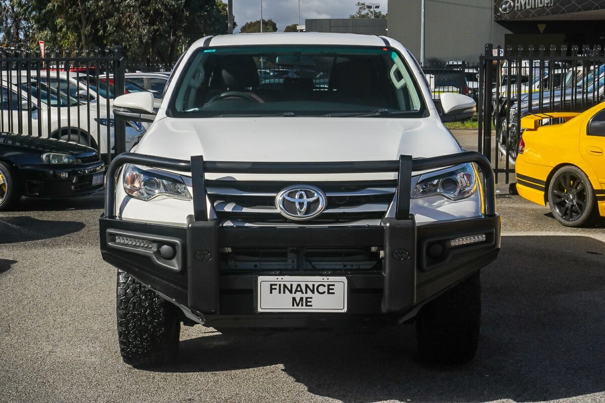 Toyota Fortuner image 3