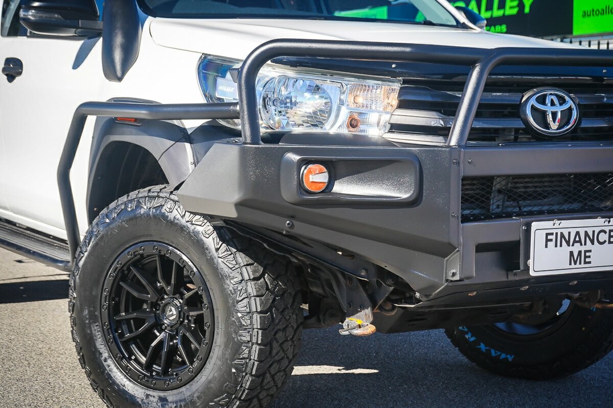 Toyota Hilux image 2