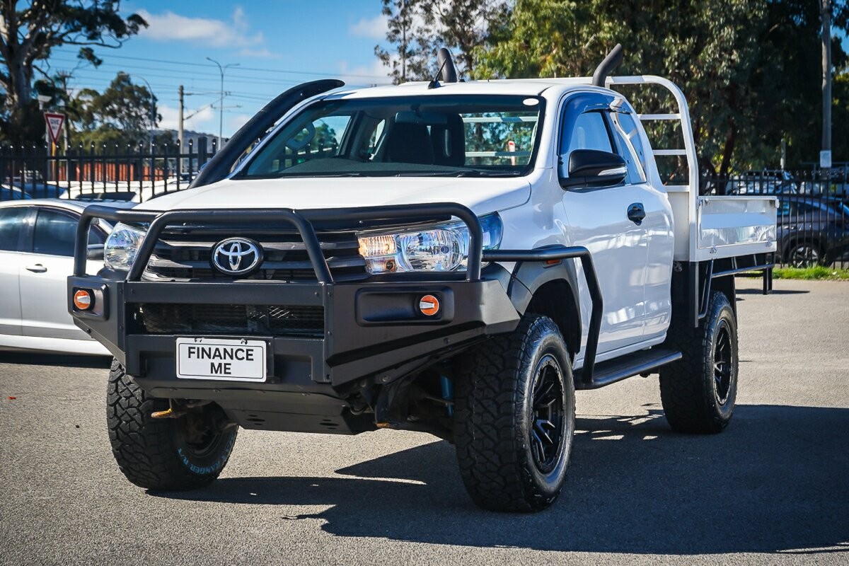 Toyota Hilux image 4