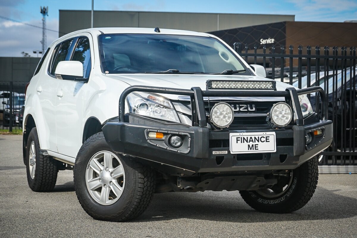 Isuzu Mu-x image 1