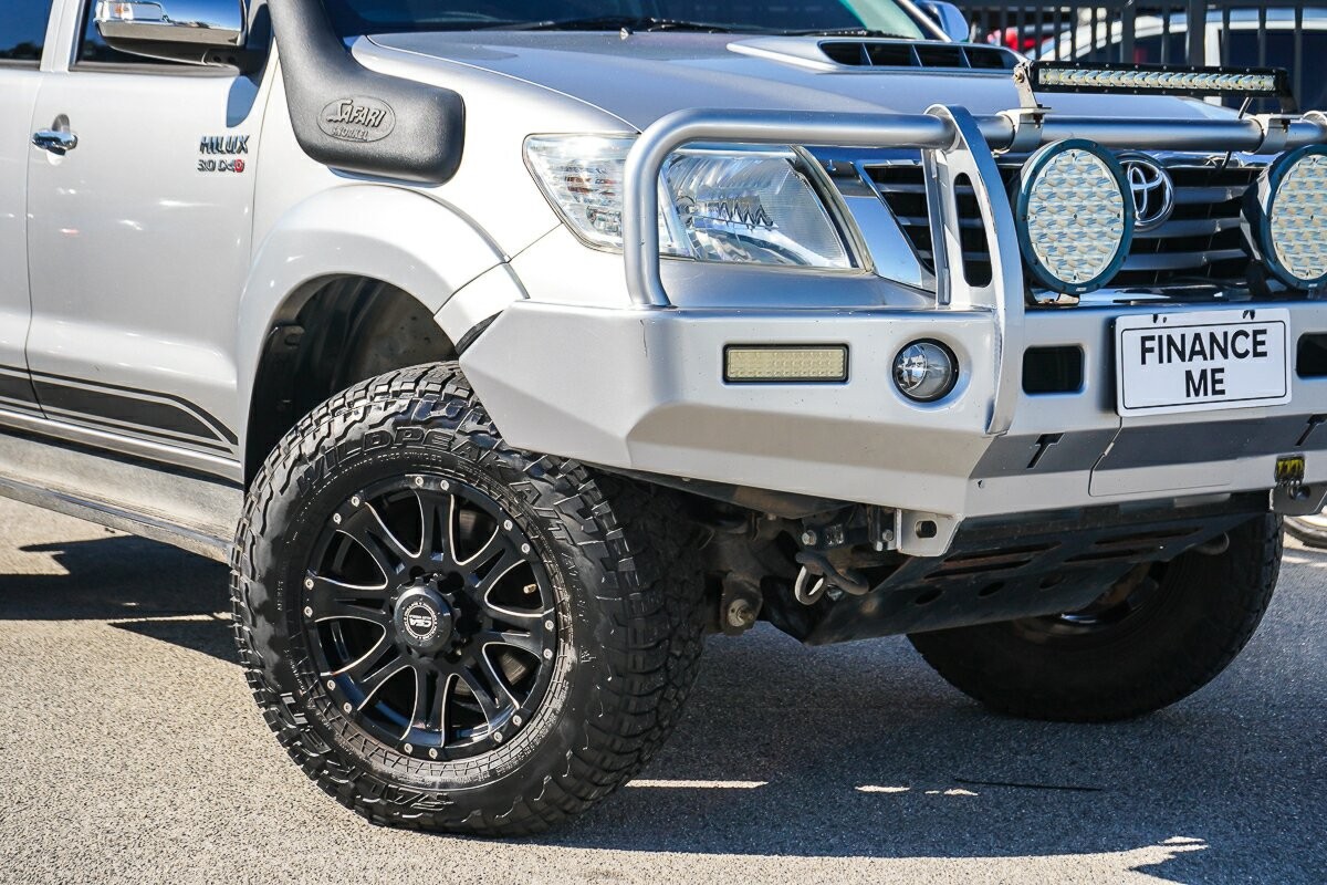 Toyota Hilux image 2