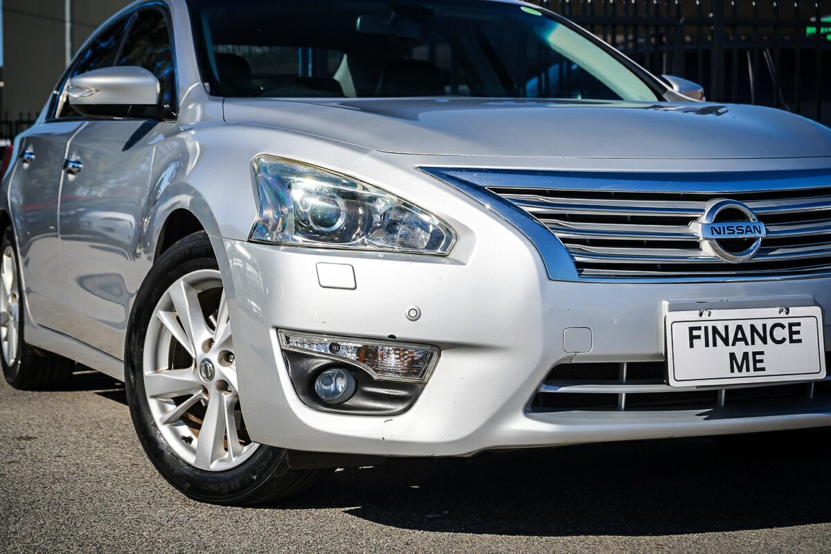 Nissan Altima image 2