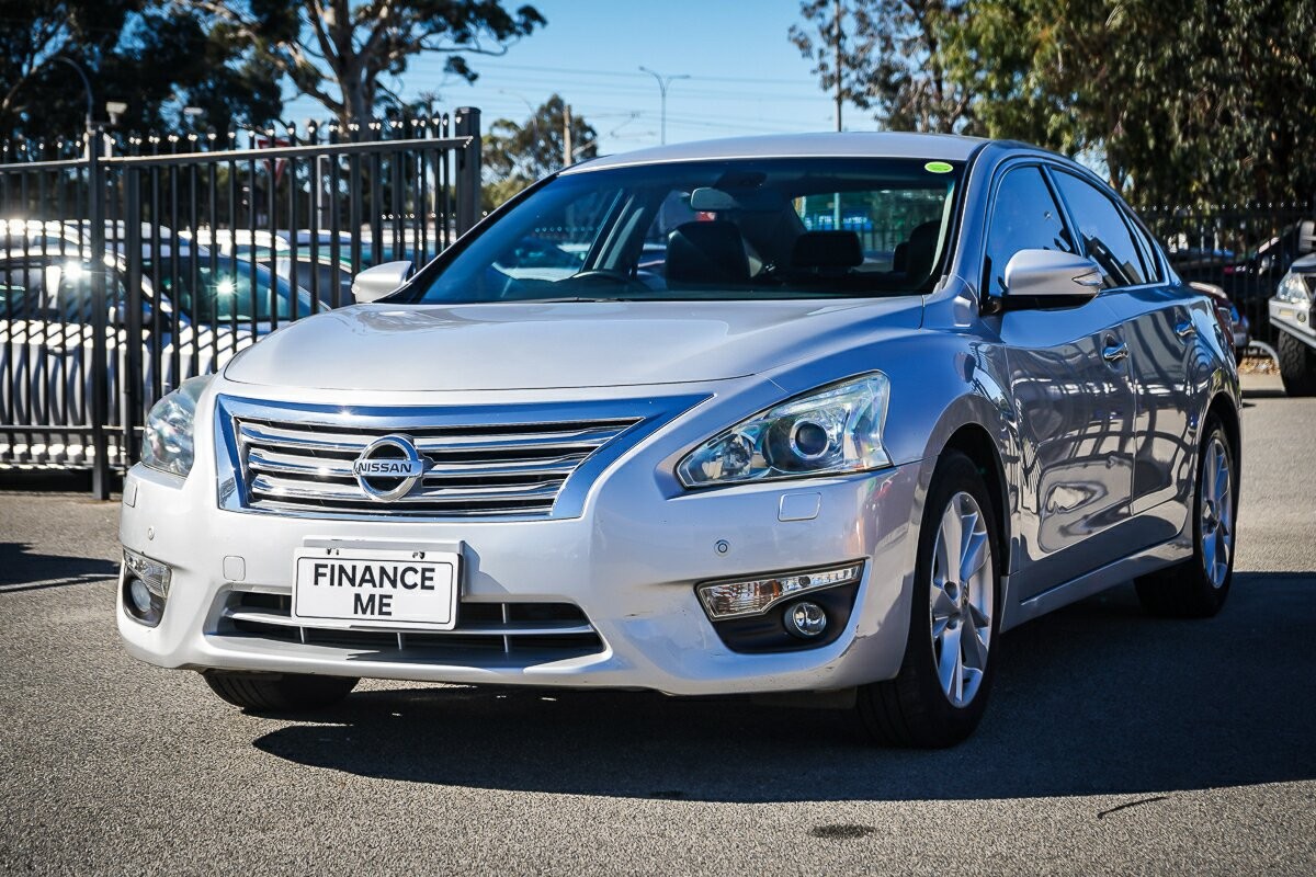 Nissan Altima image 4