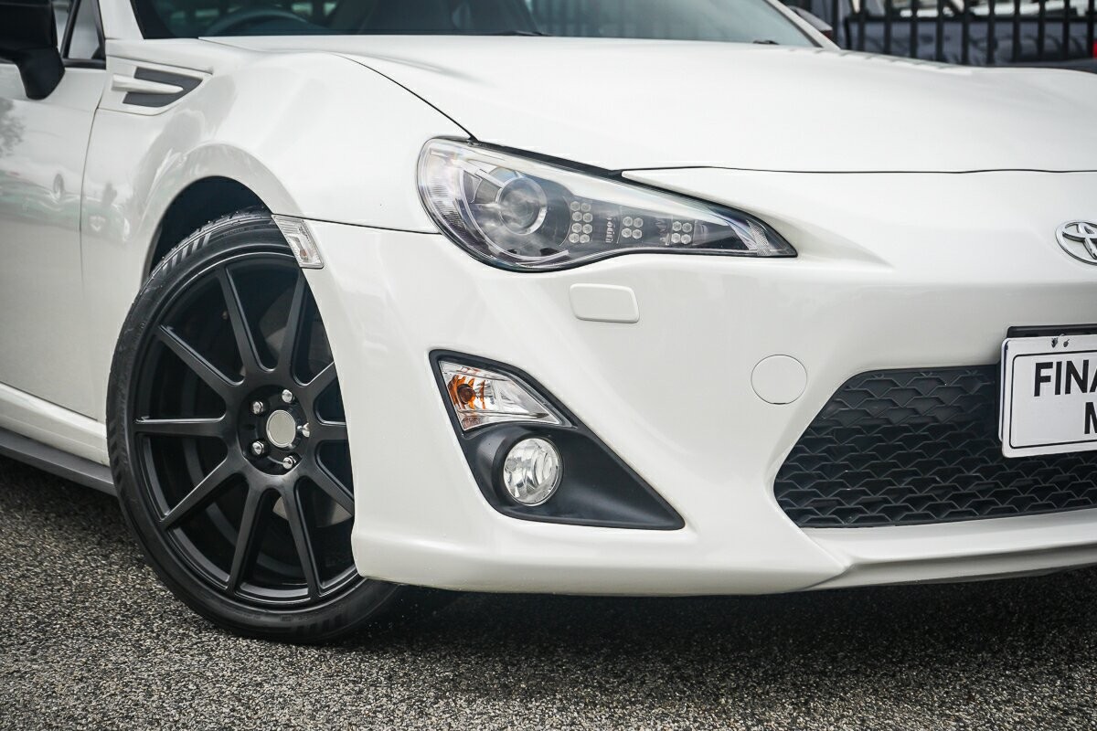 Toyota 86 image 2
