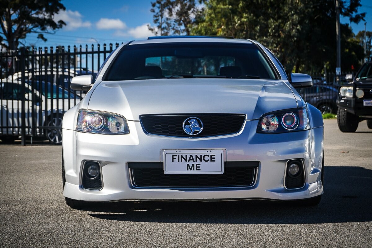 Holden Commodore image 3
