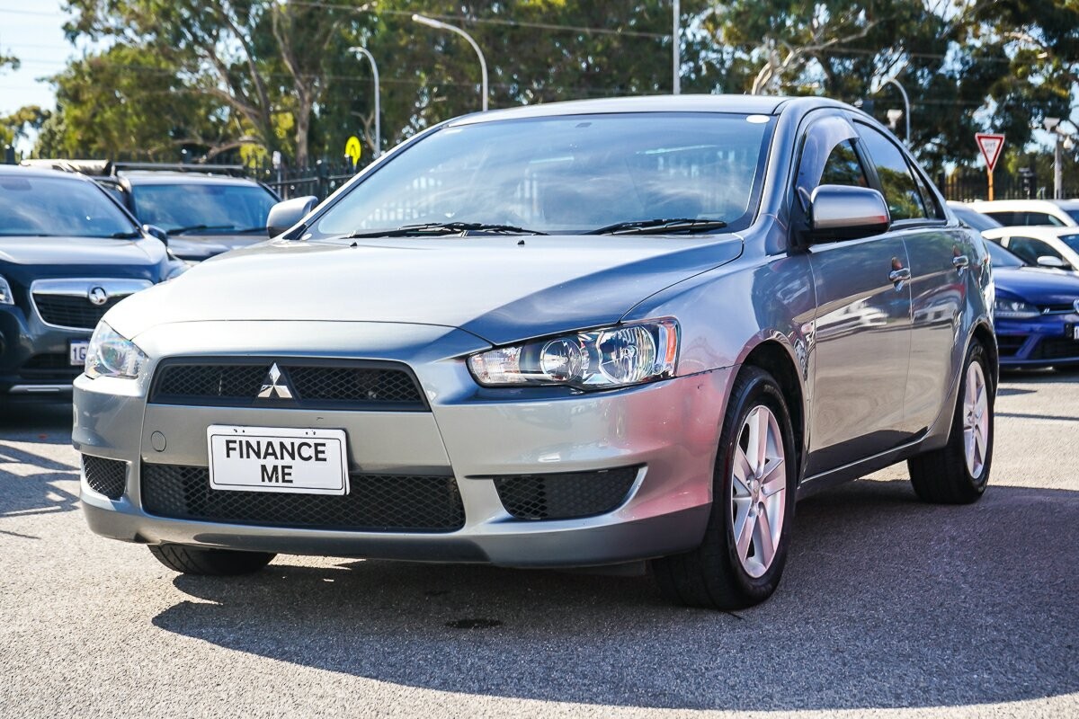 Mitsubishi Lancer image 4