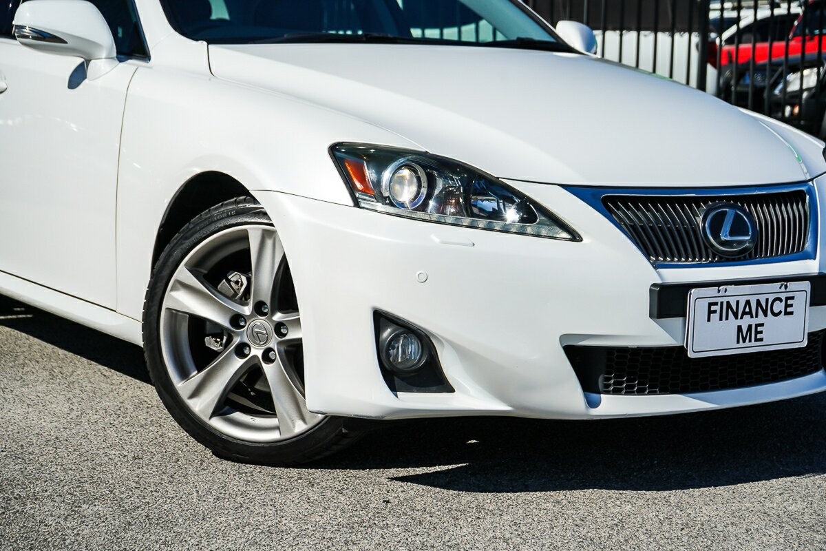 Lexus Is image 2