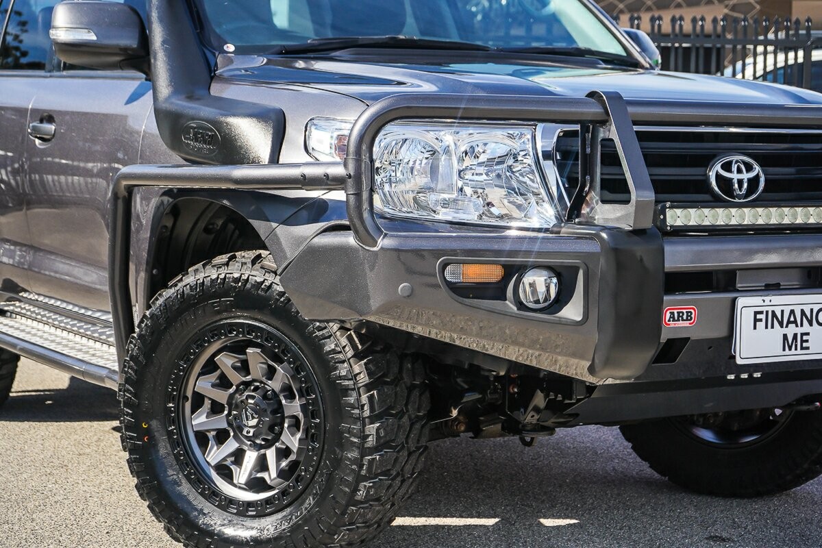 Toyota Landcruiser image 2