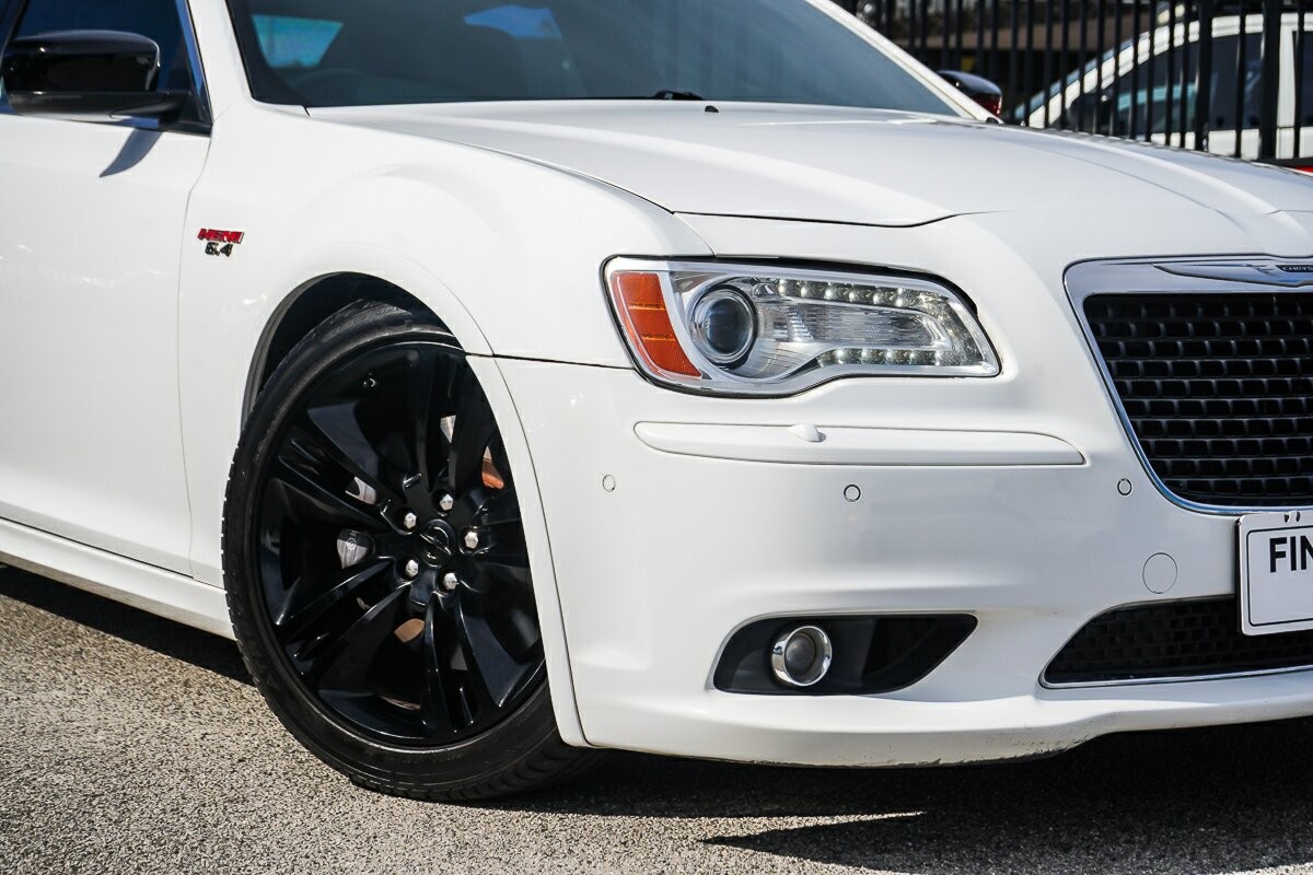 Chrysler 300 image 2
