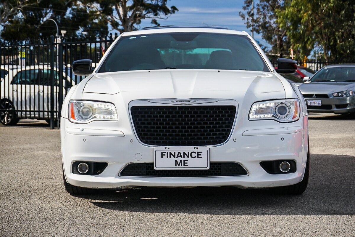 Chrysler 300 image 3