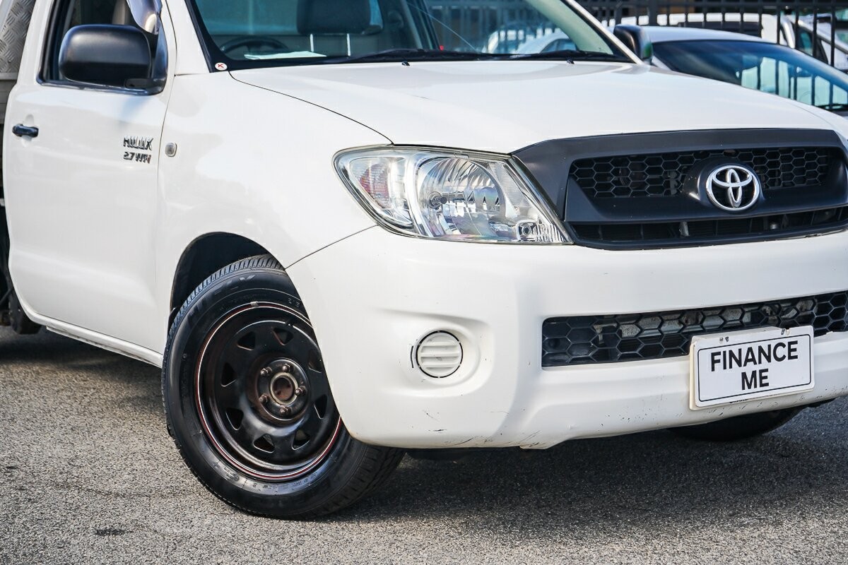 Toyota Hilux image 2