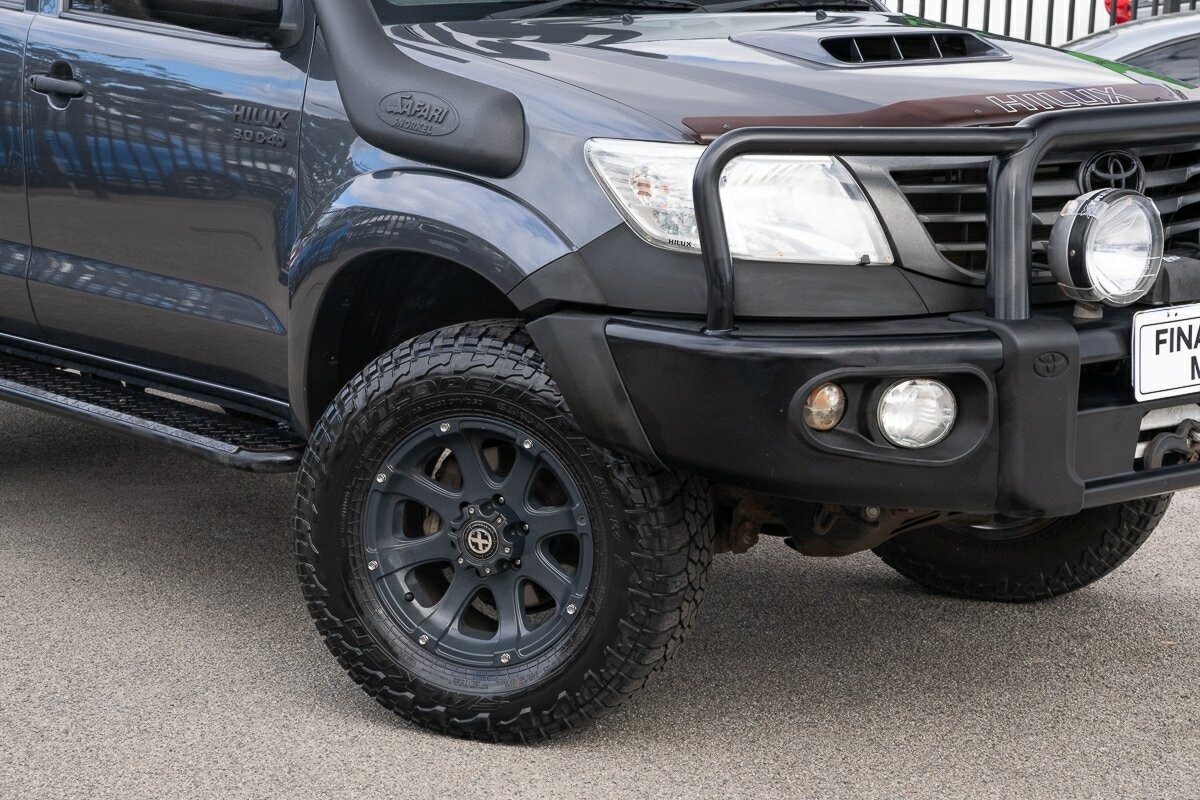 Toyota Hilux image 2