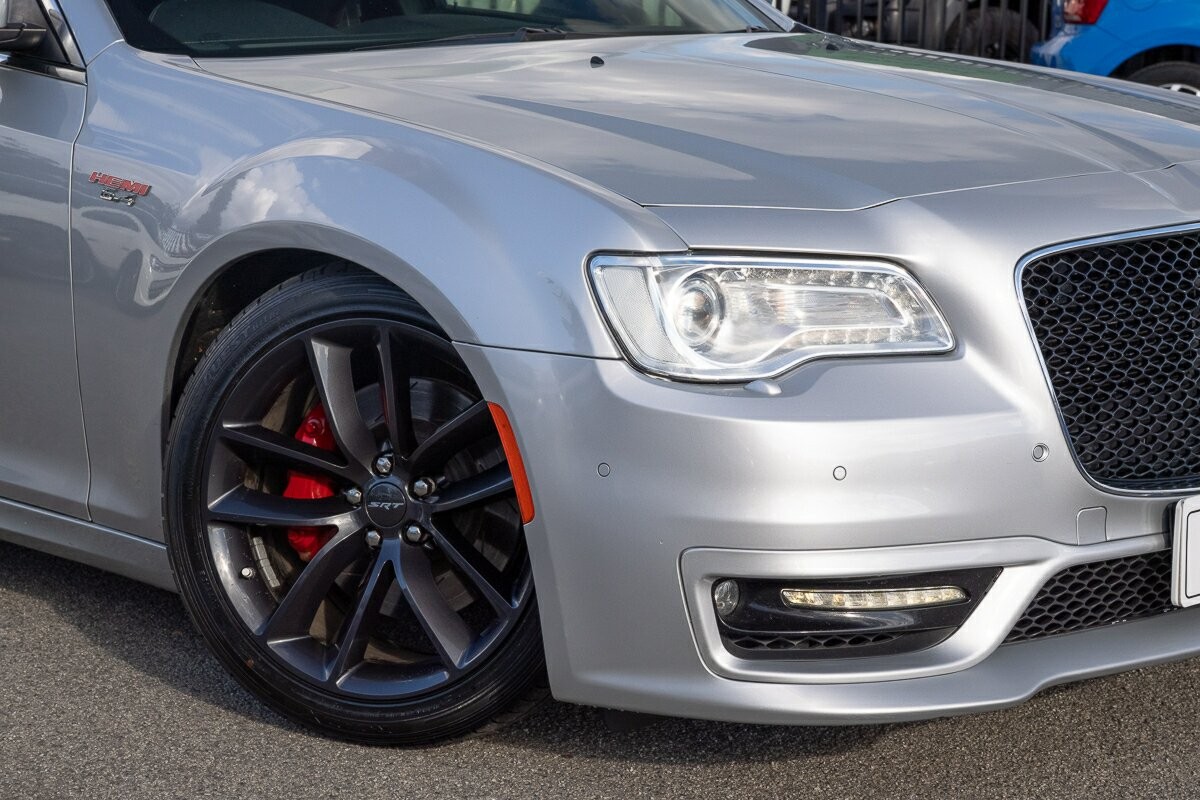 Chrysler 300 image 2