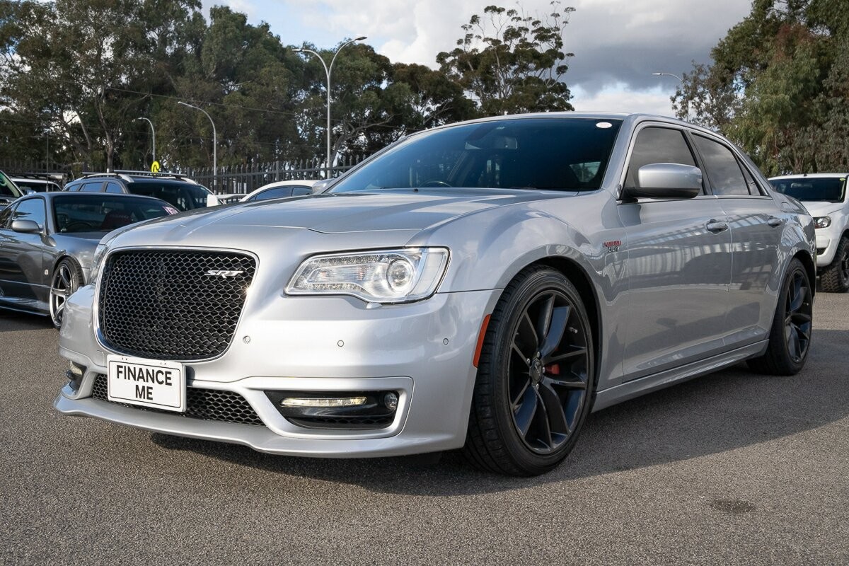 Chrysler 300 image 4