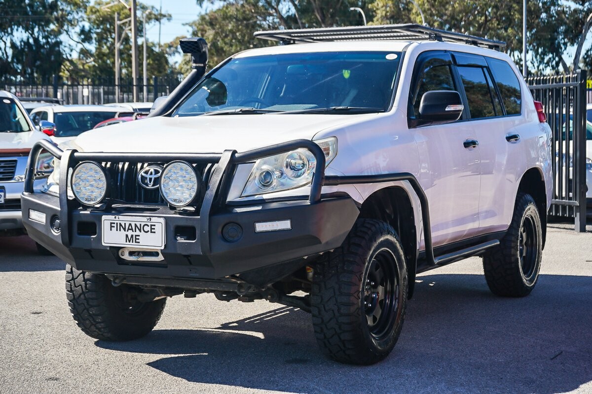 Toyota Landcruiser Prado image 4