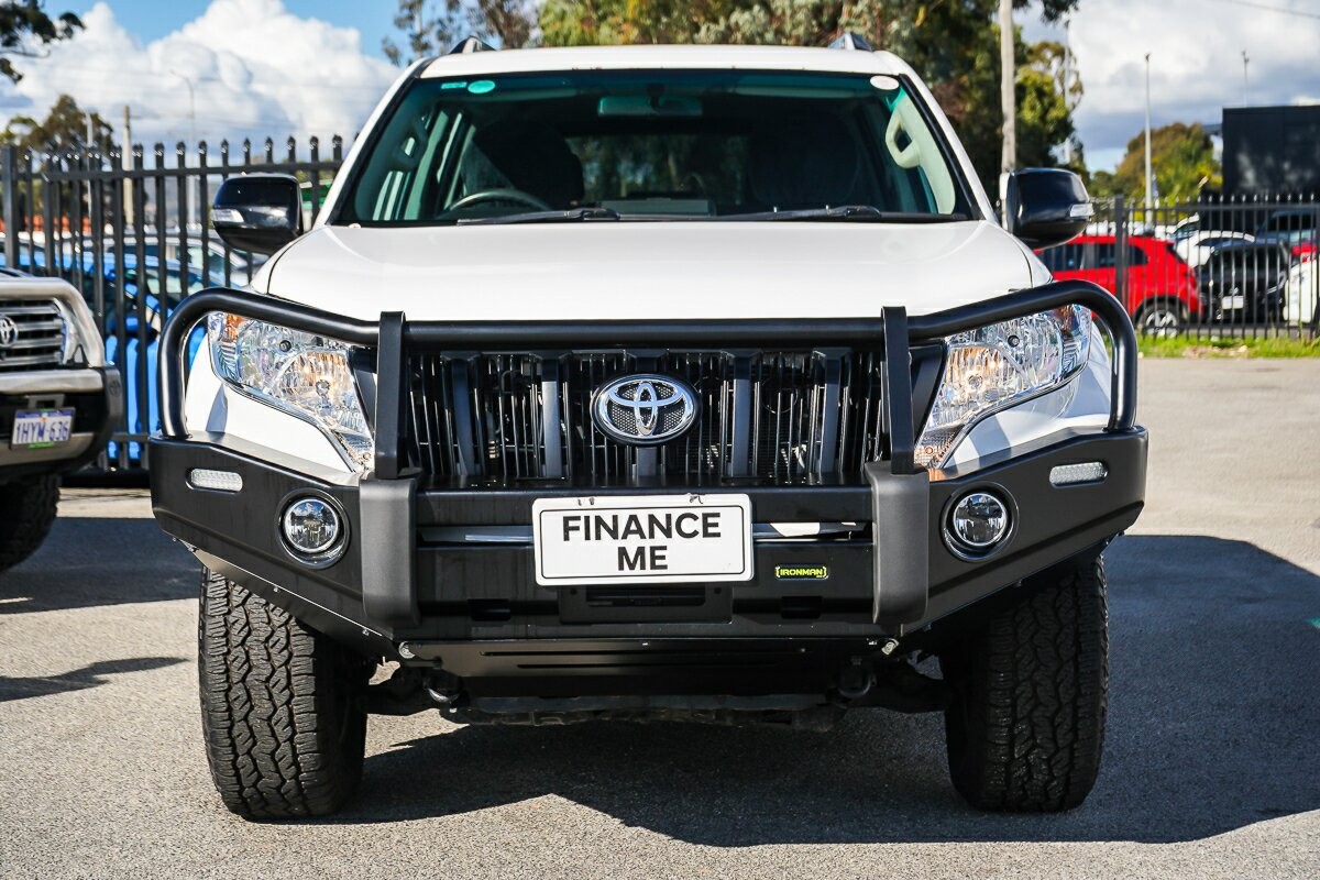 Toyota Landcruiser Prado image 3