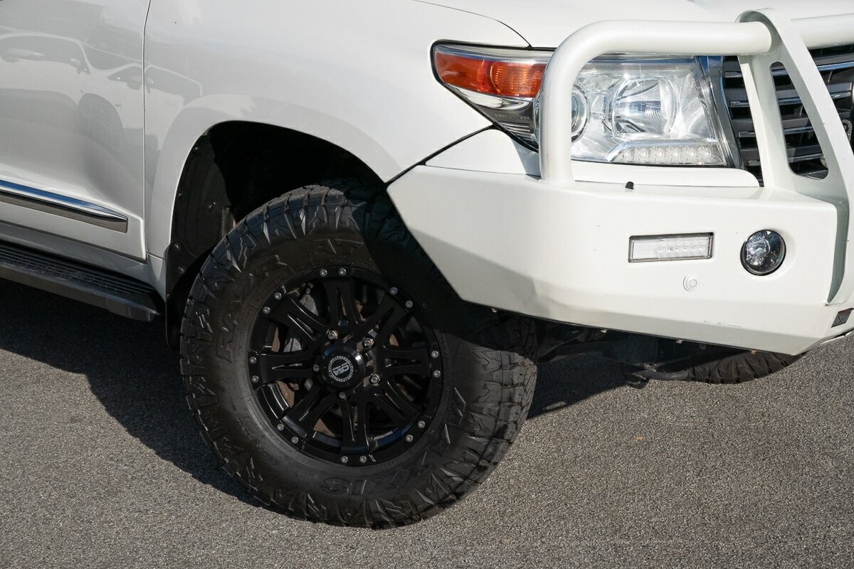 Toyota Landcruiser image 2