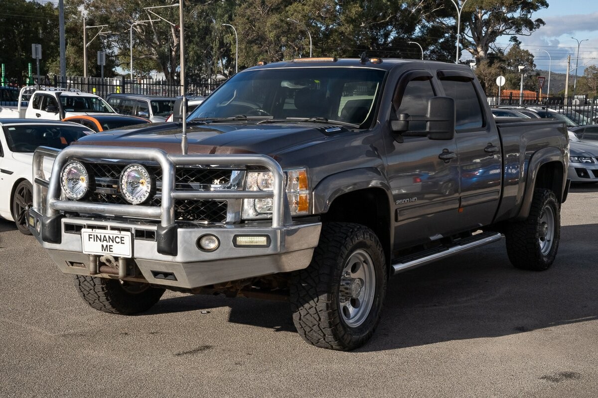 Chevrolet Silverado image 4