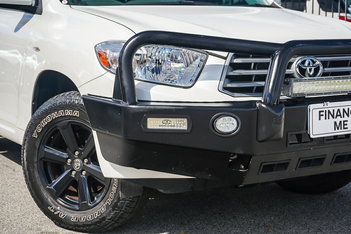 Toyota Kluger image 2