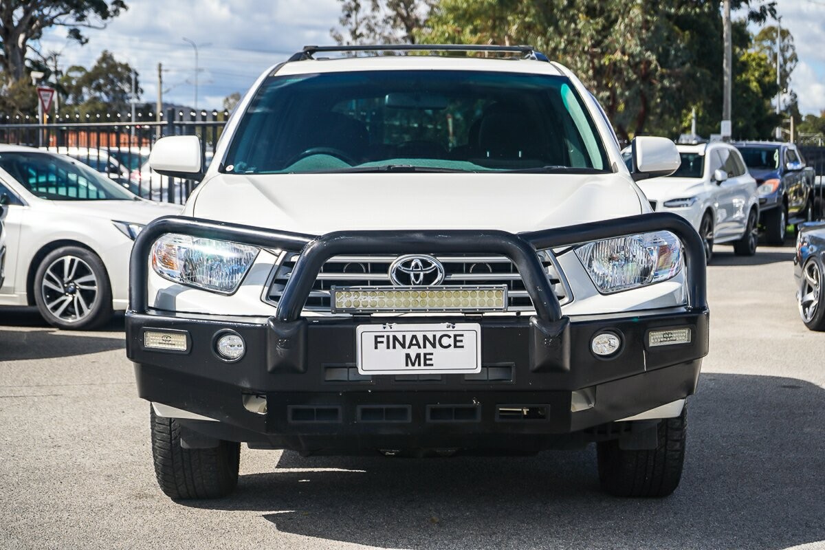 Toyota Kluger image 3