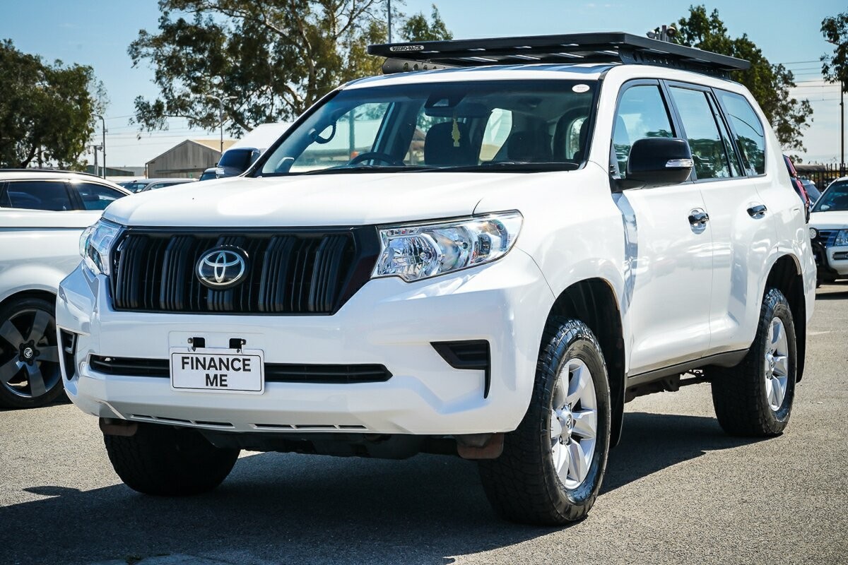 Toyota Landcruiser Prado image 4