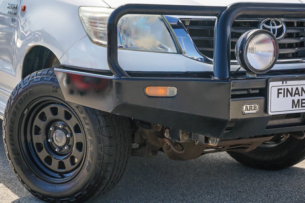 Toyota Hilux image 2