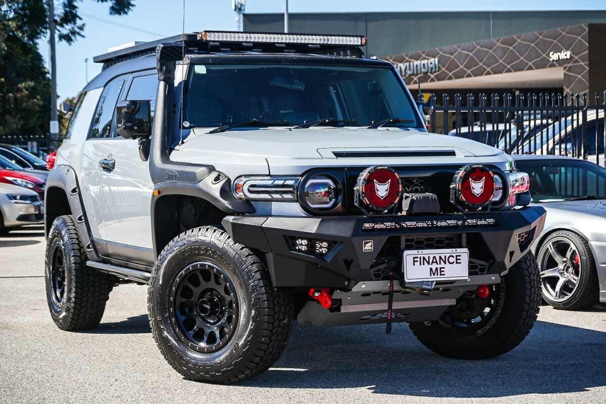 Toyota Fj Cruiser image 1
