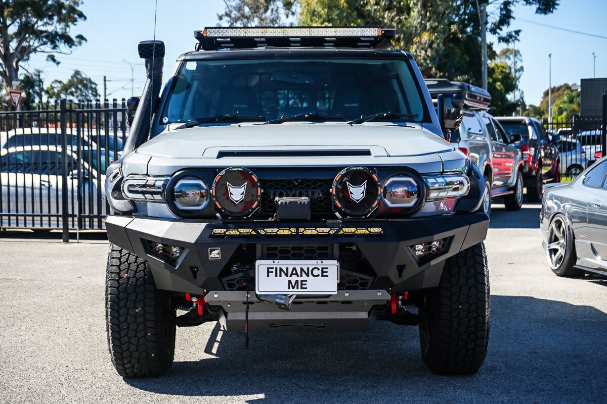 Toyota Fj Cruiser image 3
