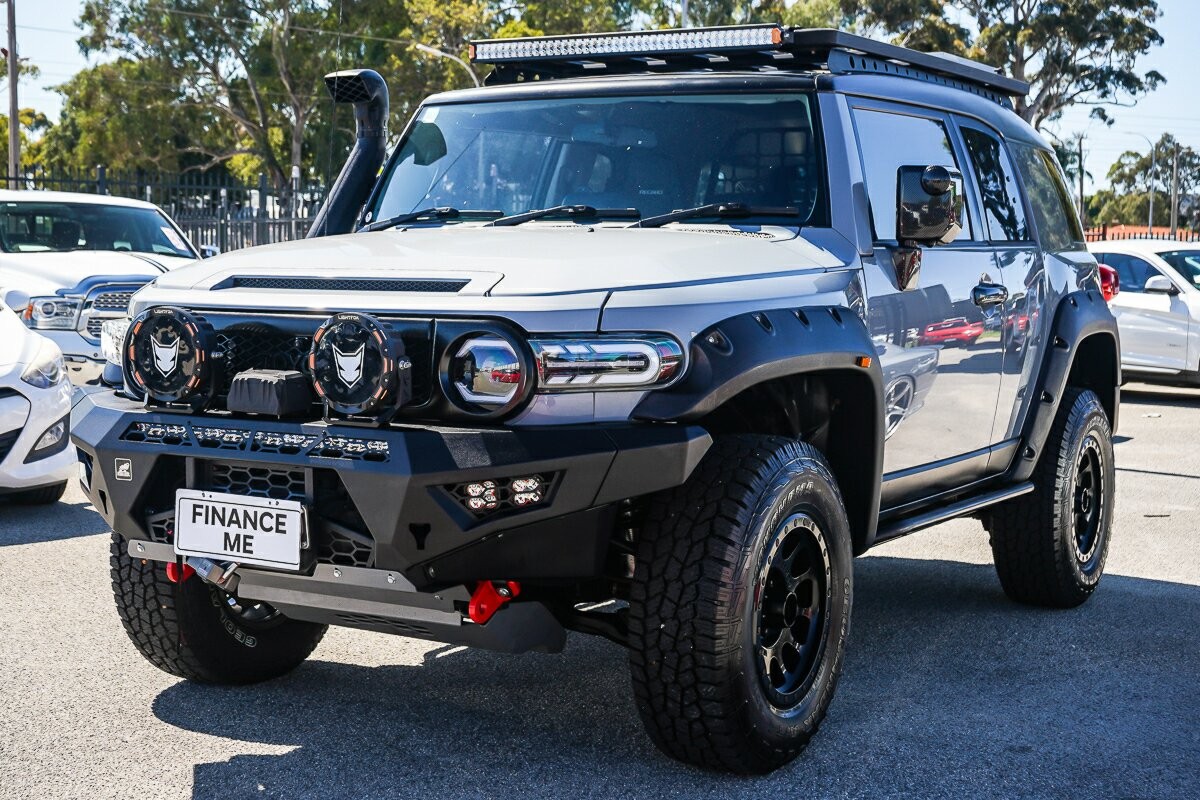 Toyota Fj Cruiser image 4