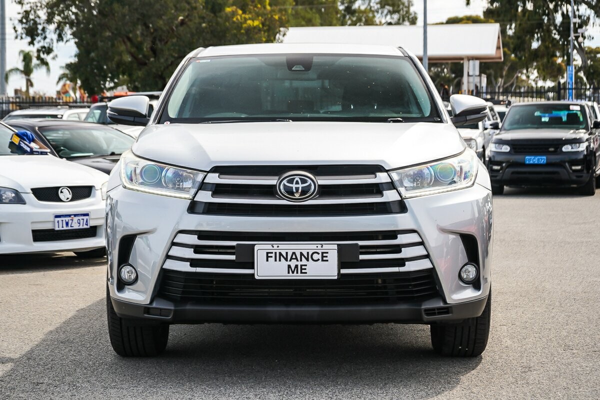 Toyota Kluger image 3