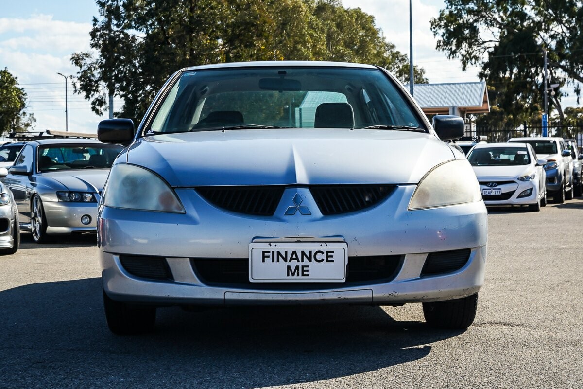 Mitsubishi Lancer image 2