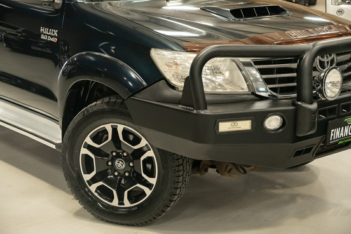 Toyota Hilux image 2