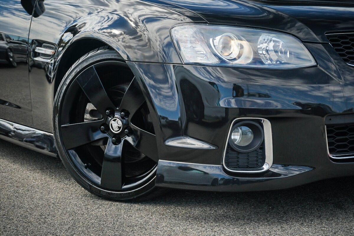 Holden Commodore image 2