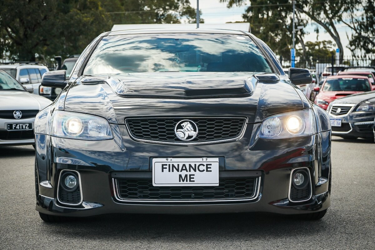 Holden Commodore image 3