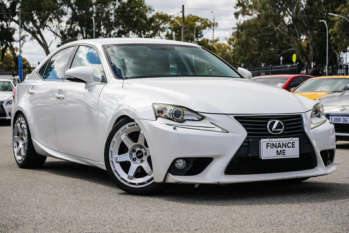 Lexus Is image 1
