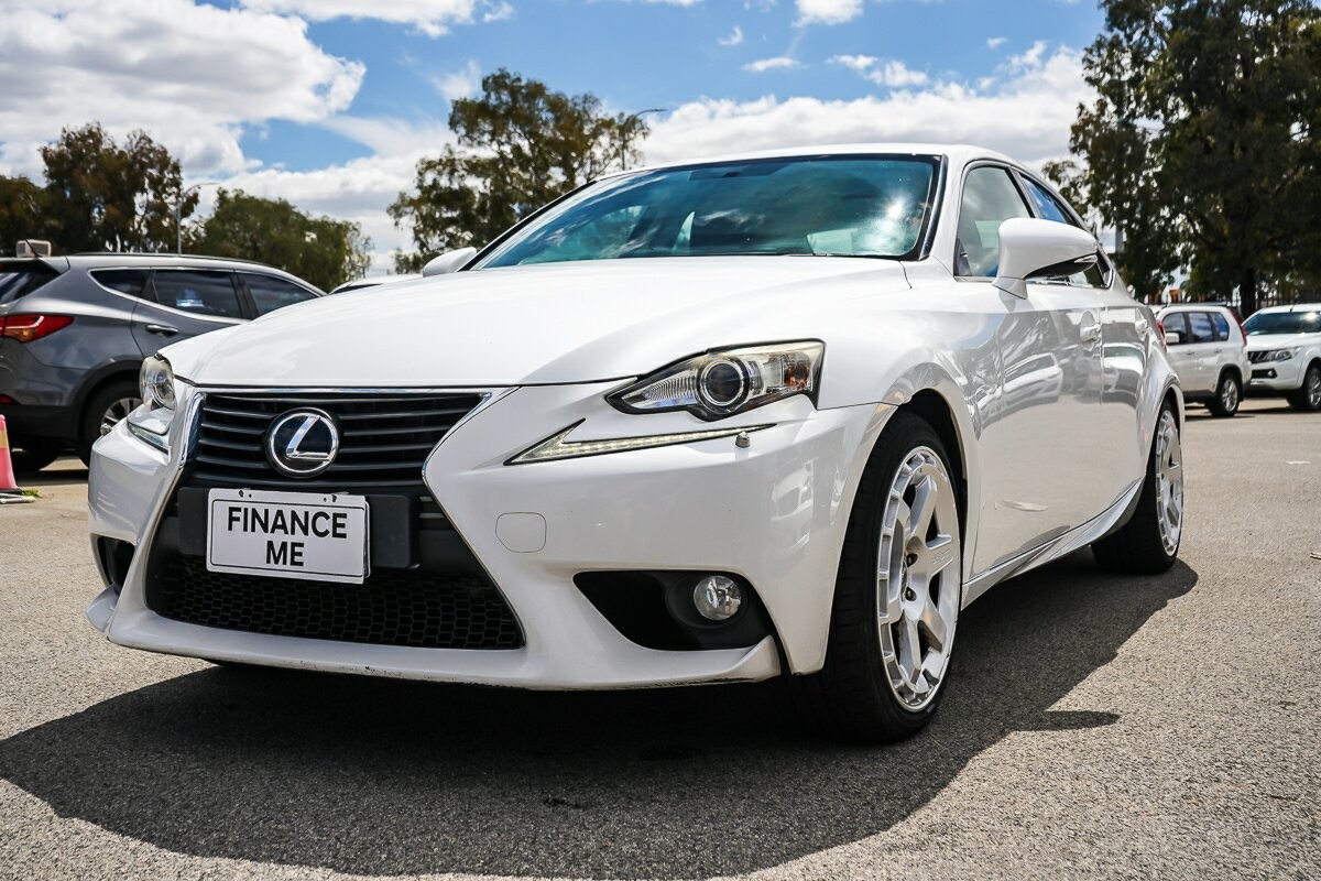 Lexus Is image 4