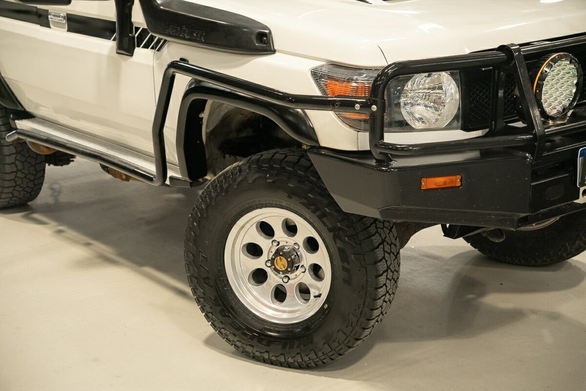 Toyota Landcruiser image 2