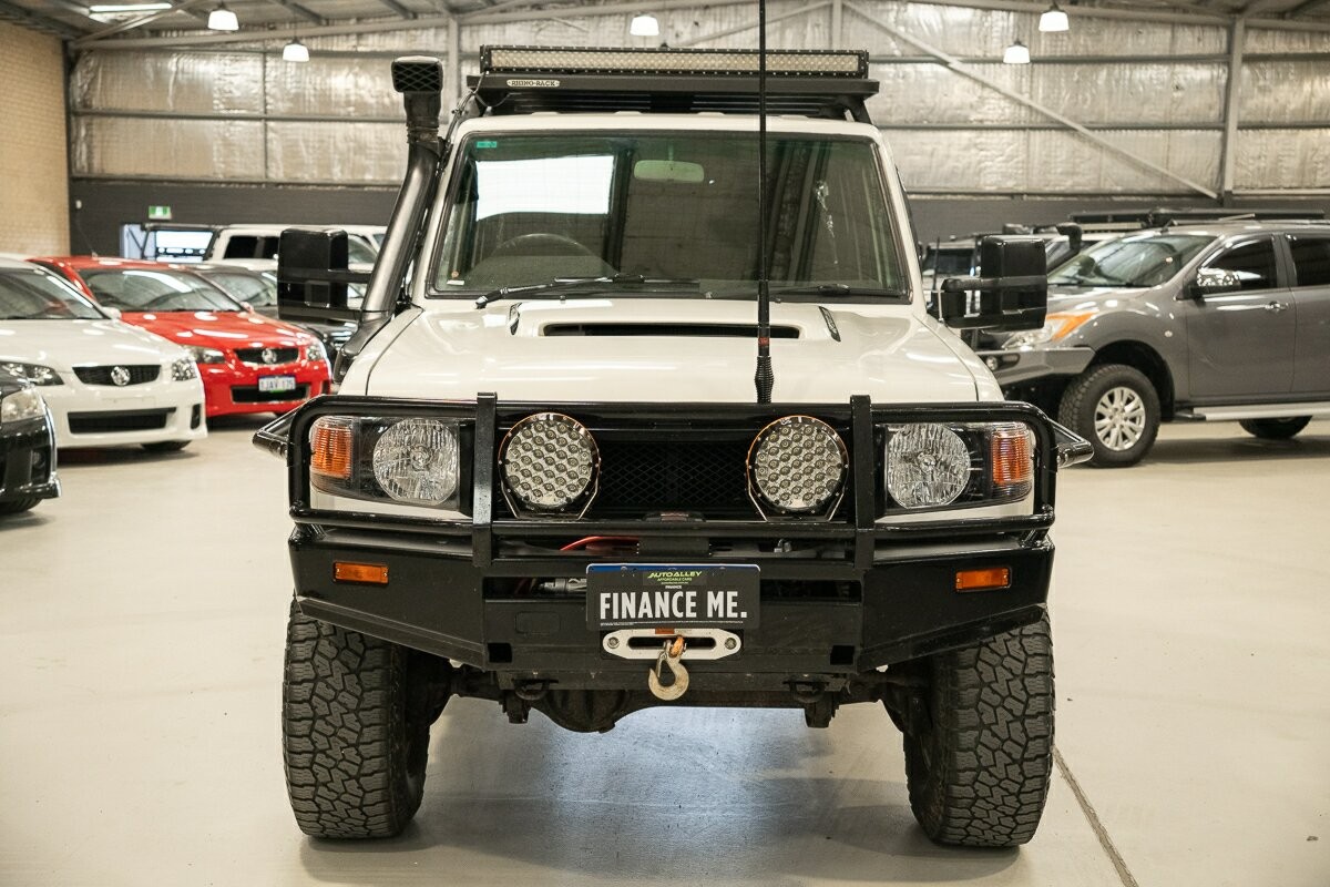 Toyota Landcruiser image 3