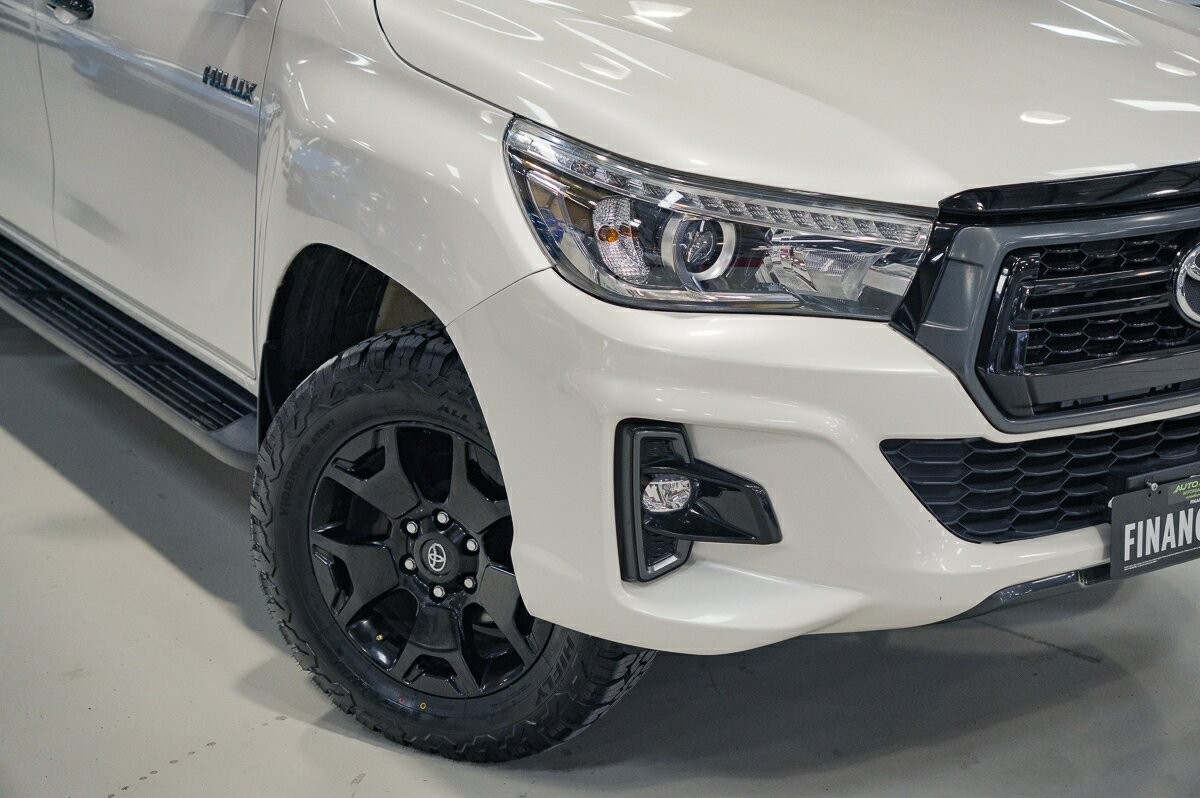 Toyota Hilux image 2