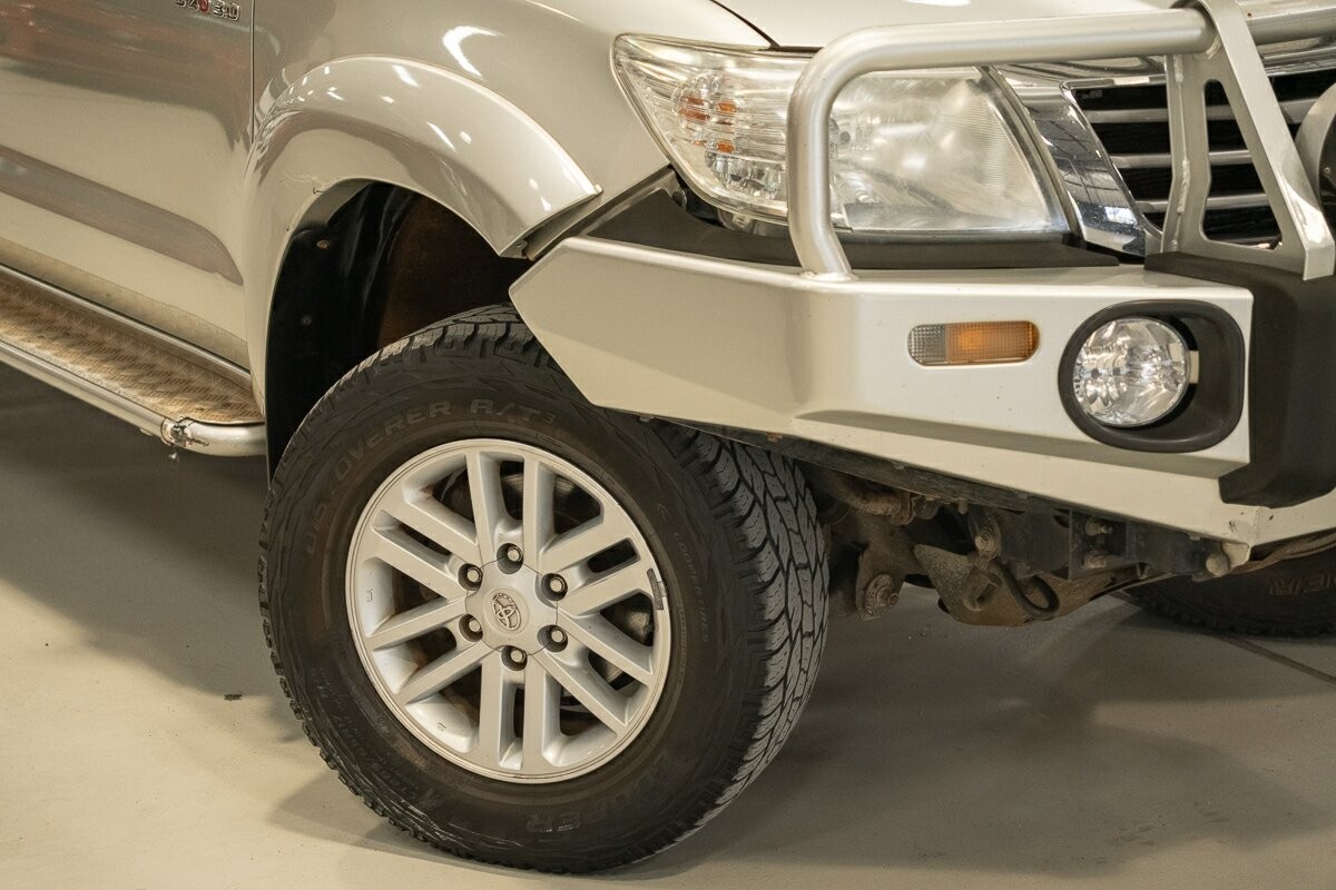 Toyota Hilux image 2