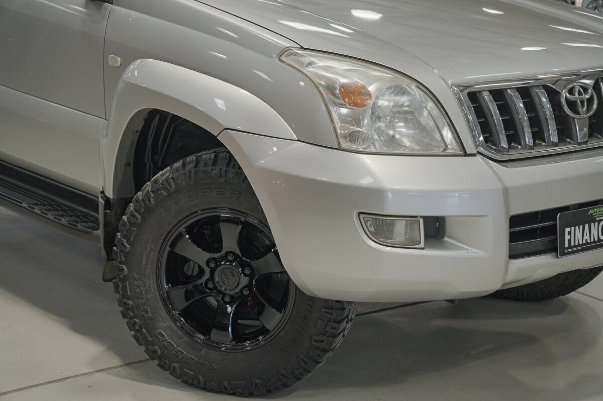 Toyota Landcruiser Prado image 2