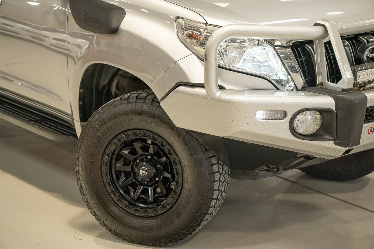 Toyota Landcruiser Prado image 2