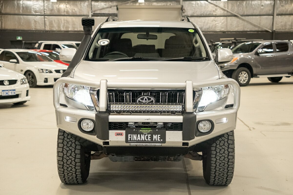 Toyota Landcruiser Prado image 3
