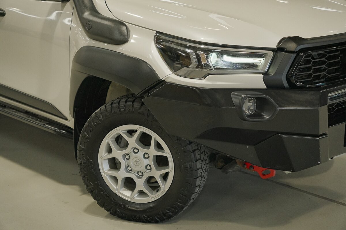Toyota Hilux image 2