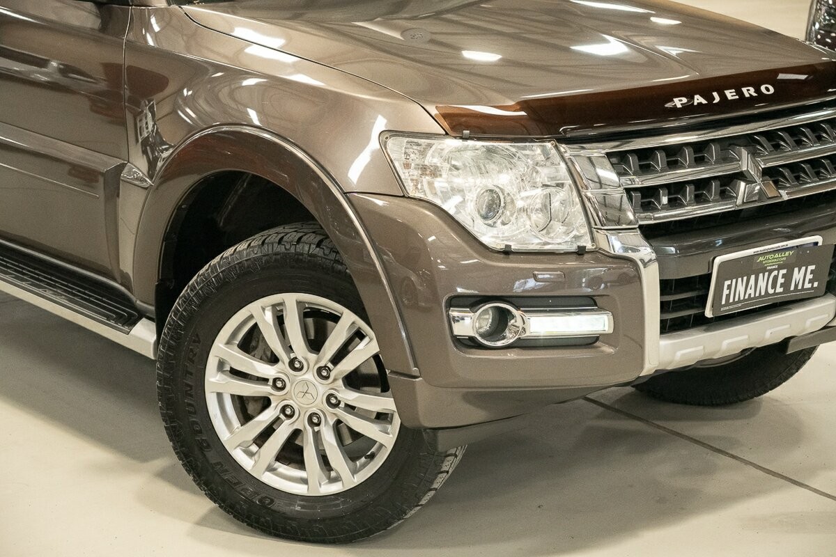 Mitsubishi Pajero image 2