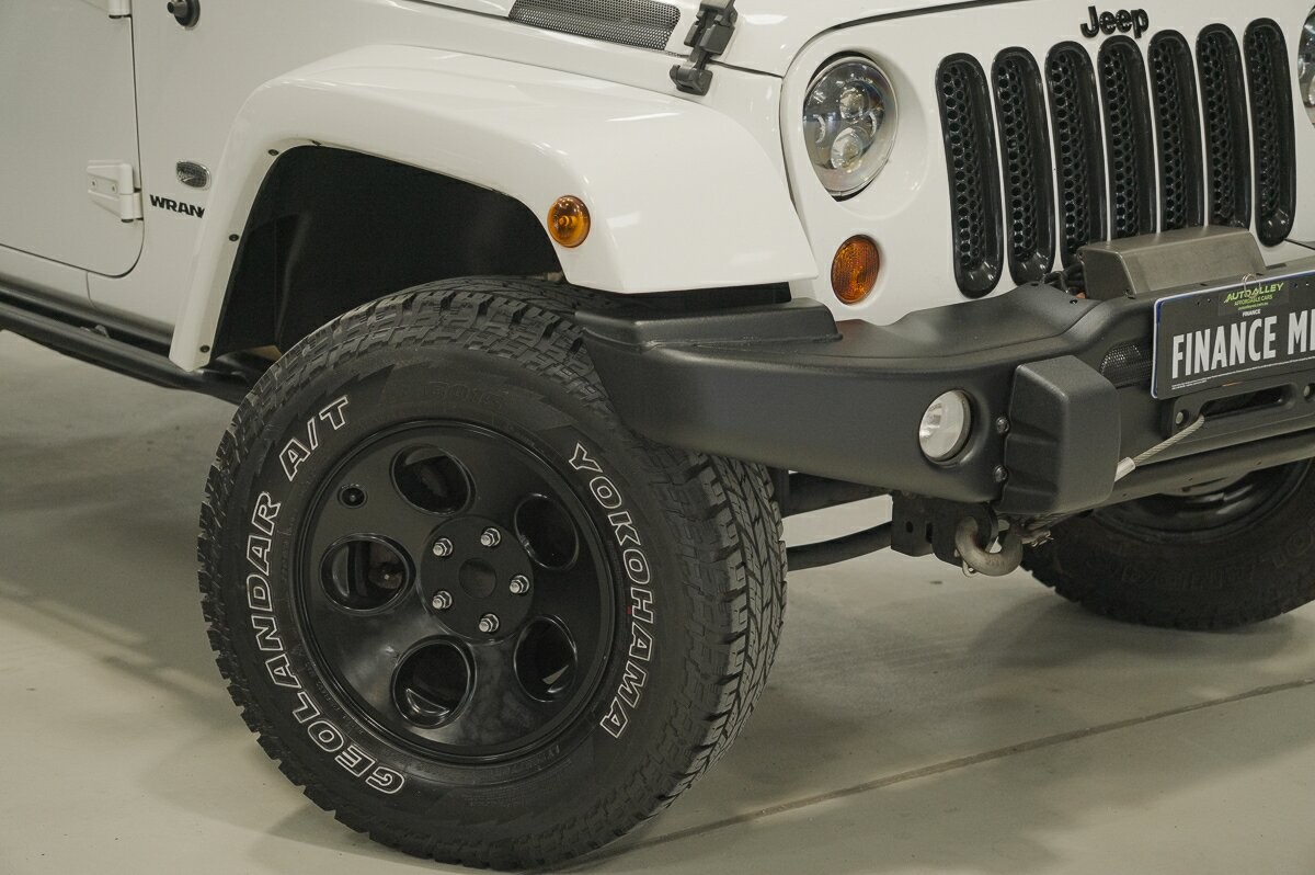 Jeep Wrangler image 2