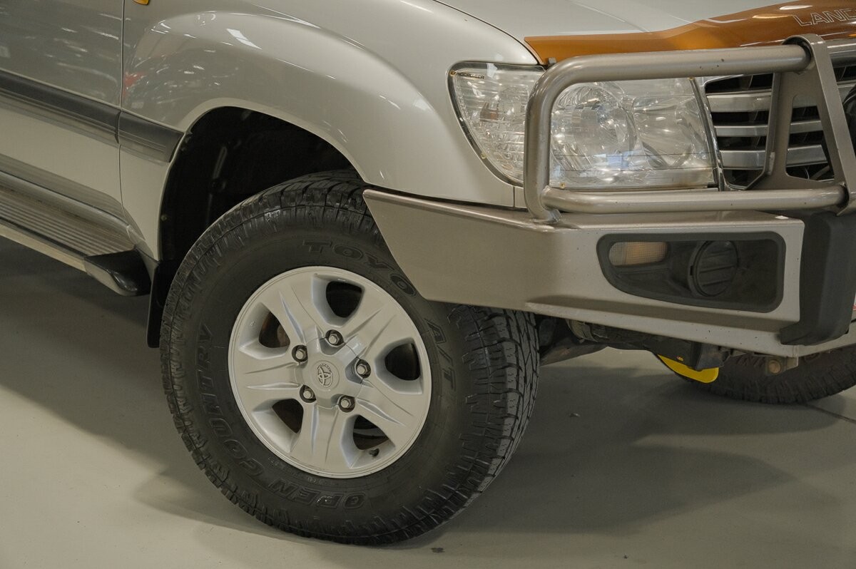 Toyota Landcruiser image 2